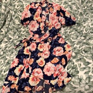 Floral Old navy size small wrap dress
